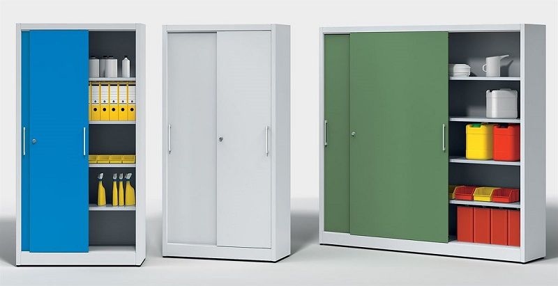 Liukuovikaappi, väliseinä ja 2 x 4 hyllytasoa